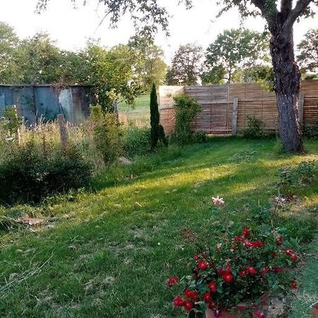 Chalet Pour Deux Personnes Saint-Pierre-du-Lorouër Екстериор снимка
